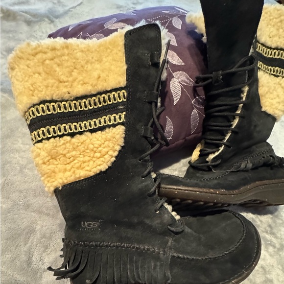 UGG Black and Cream Winter Boots - Picture 14 of 14